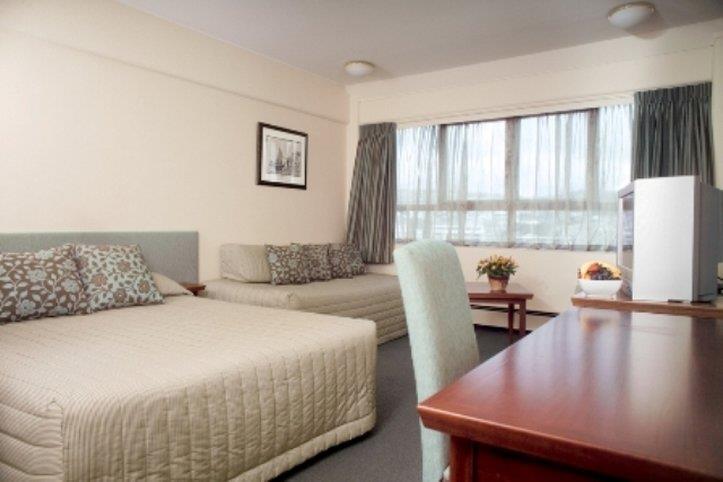 Bay Plaza Hotel Wellington Room photo