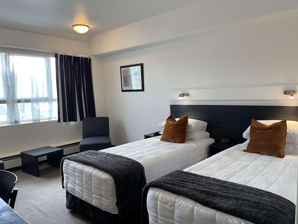 Bay Plaza Hotel Wellington Room photo