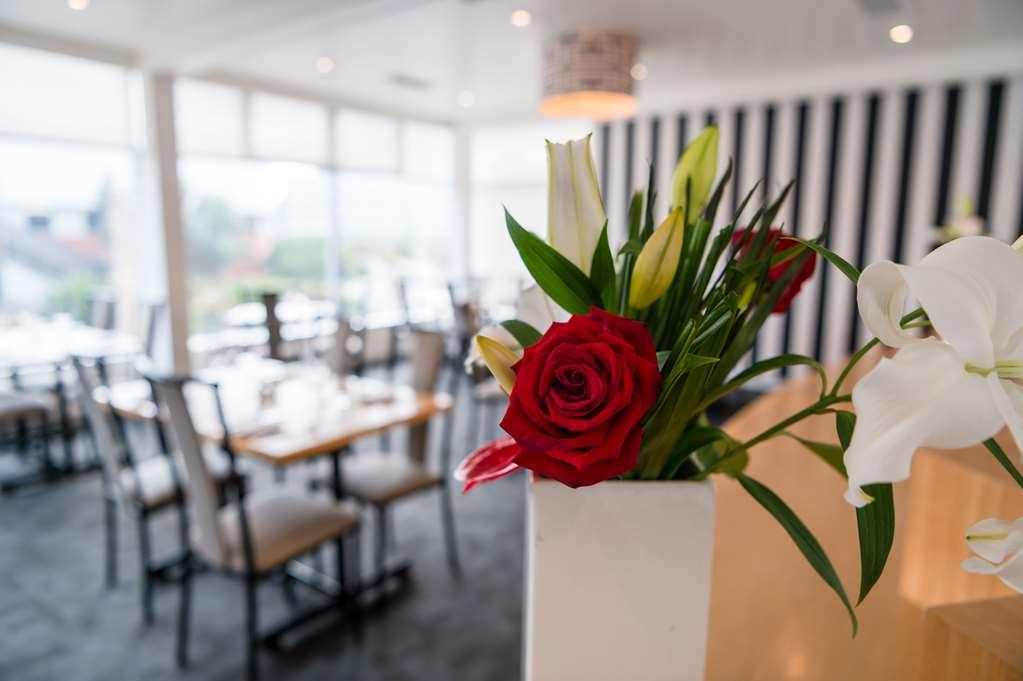 Bay Plaza Hotel Wellington Restaurant photo