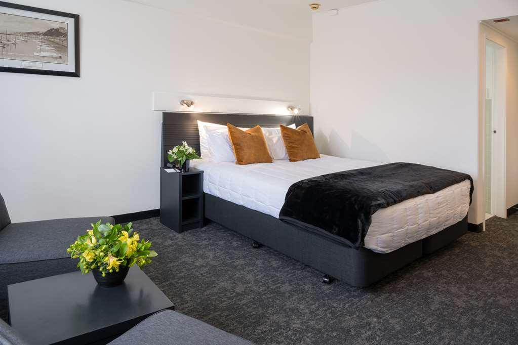 Bay Plaza Hotel Wellington Room photo