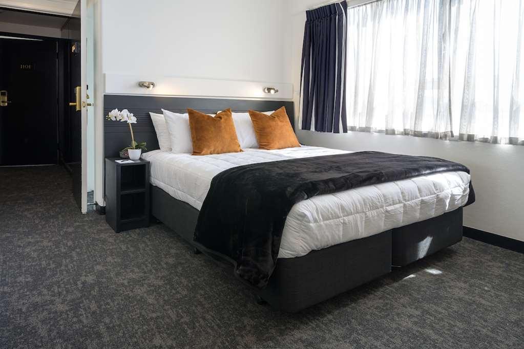 Bay Plaza Hotel Wellington Room photo